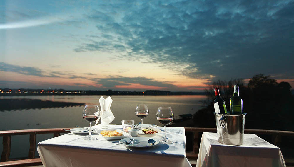 Seasons Riverside Hotel Виентиане Екстериор снимка
