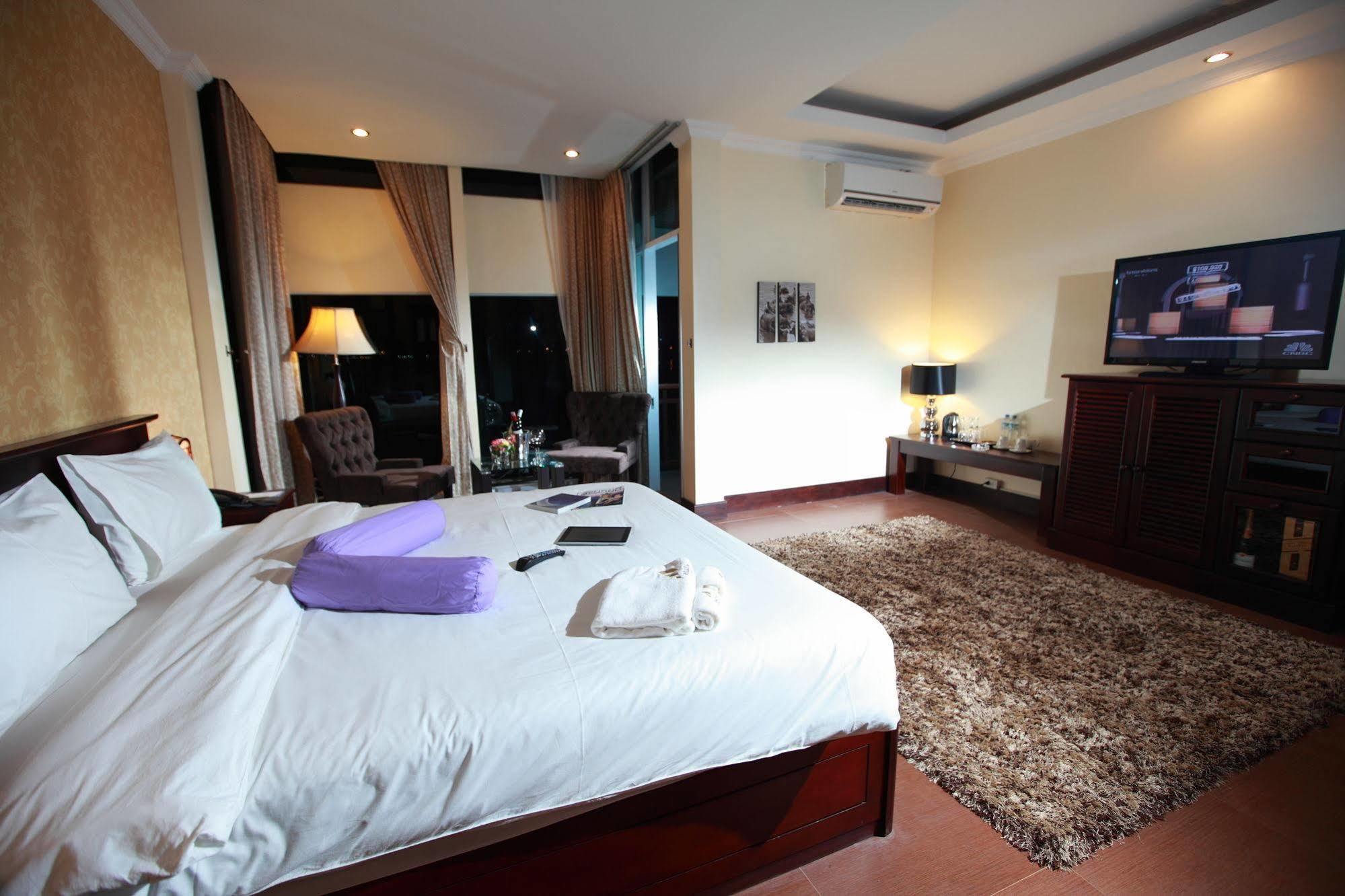Seasons Riverside Hotel Виентиане Екстериор снимка