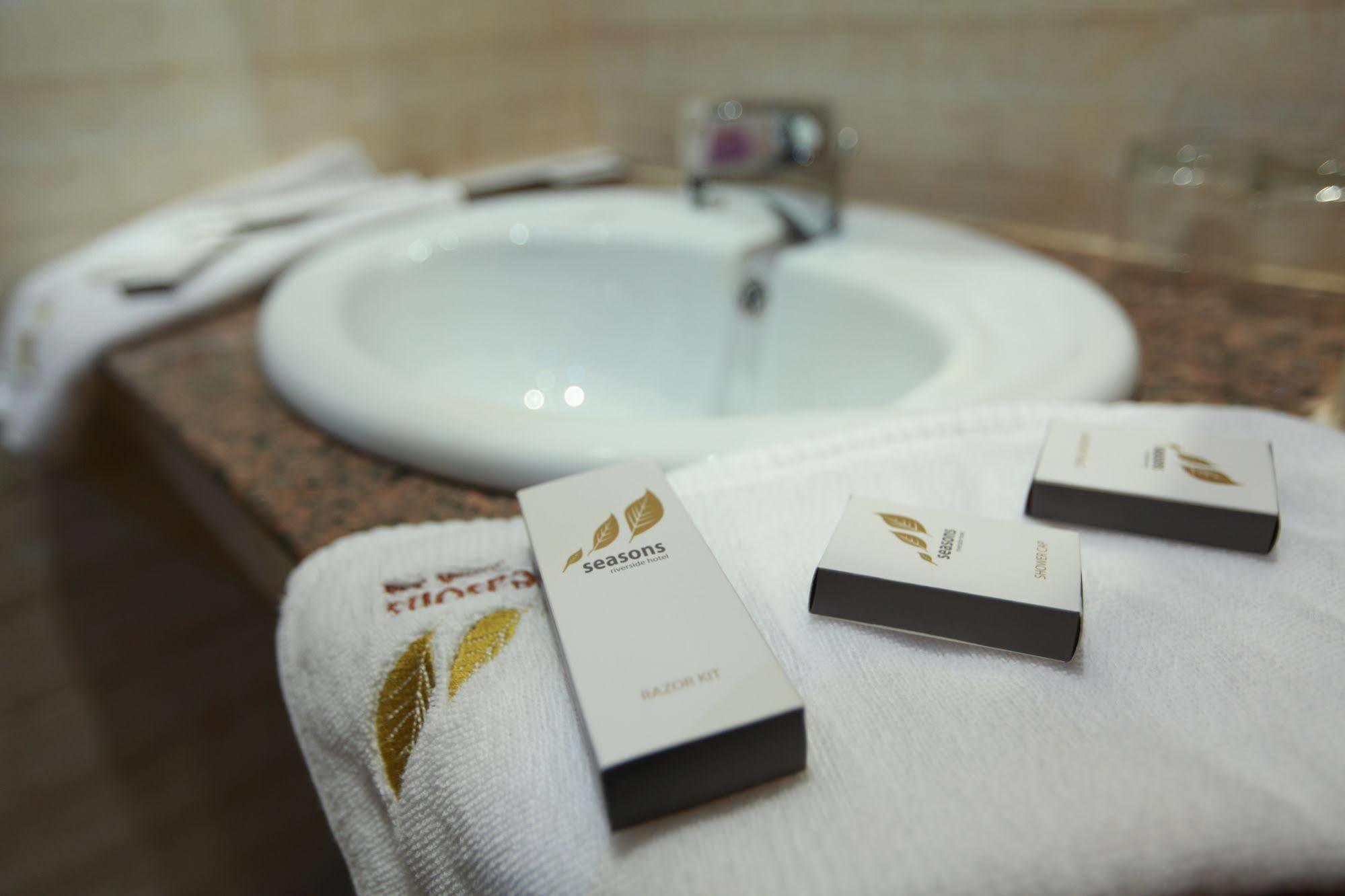 Seasons Riverside Hotel Виентиане Екстериор снимка