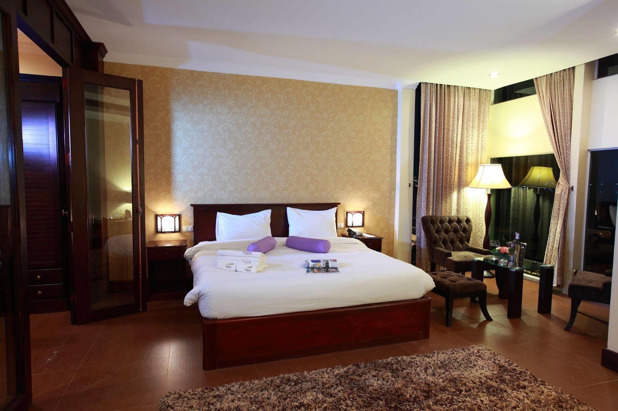 Seasons Riverside Hotel Виентиане Екстериор снимка